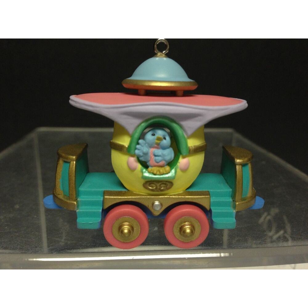 Hallmark Ornament 1998 Passenger Car Cottontail Express